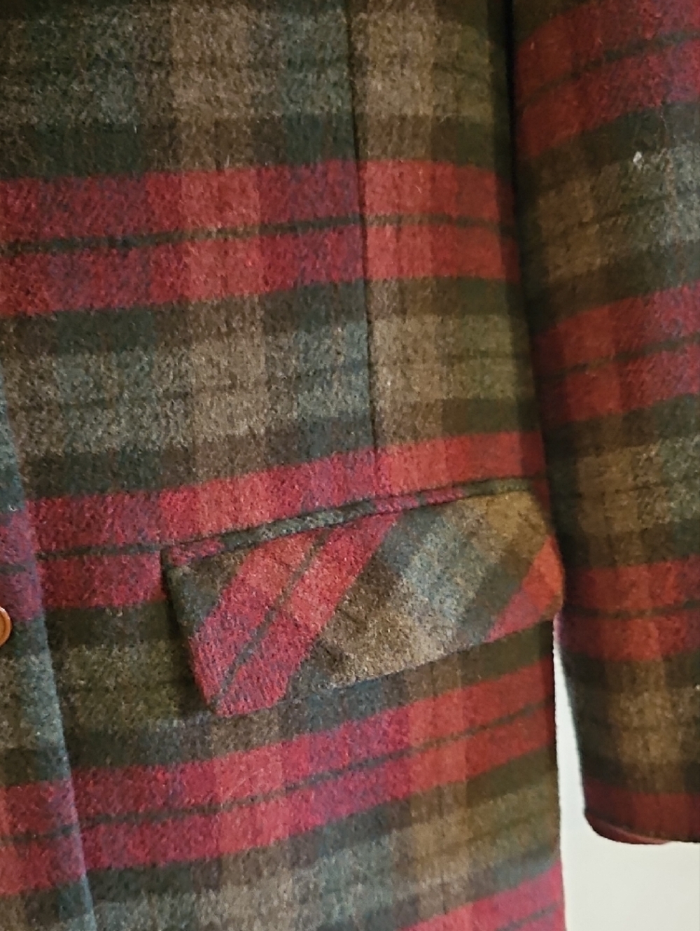 Vintage Reitmans Burgundy & Green Plaid Blazer - Picture 5 of 15
